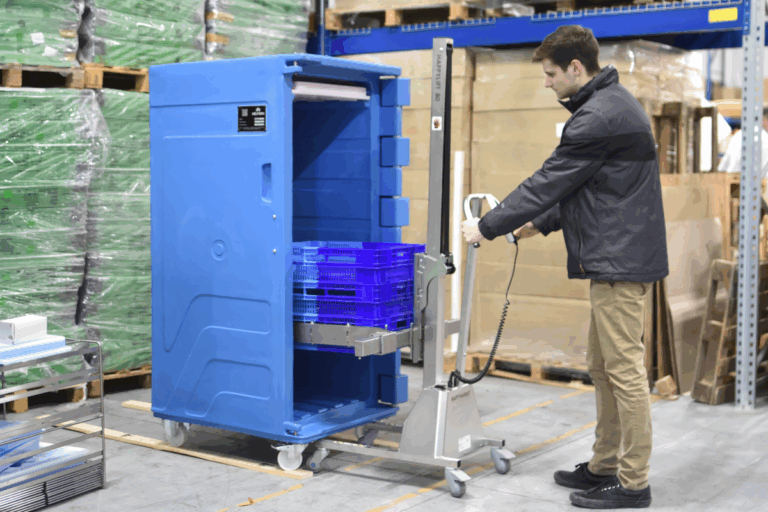 Fourche de préhension à taquets pour bacs