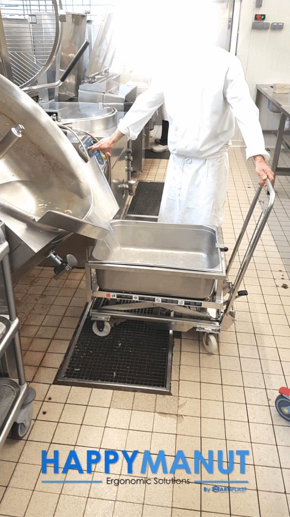 Utilisation du cuvier pour le vidage sous marmites ou sauteuses